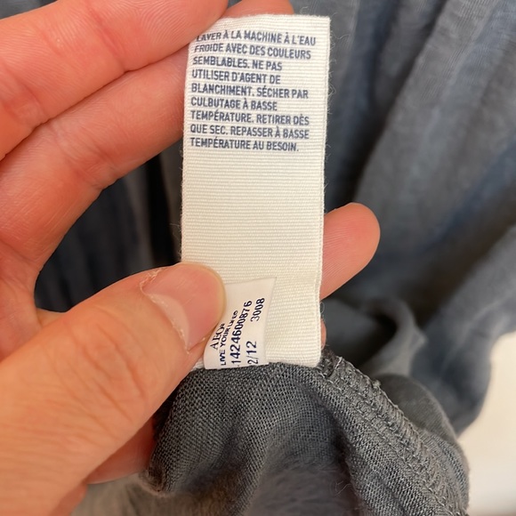 American Eagle Butterfly Embroidered Sleeve V-Neck Gray Top in X-Small - Picture 5 of 7